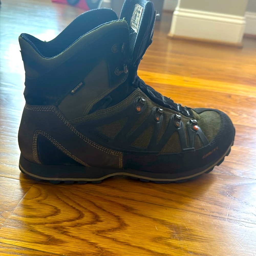 Gently used hunting boots